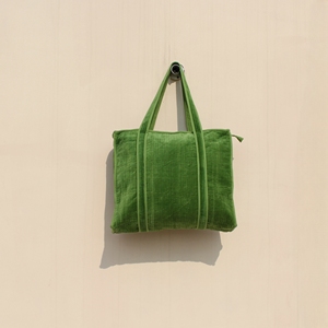 Sac fourre-tout de luxe vert matelassé SHRI RAM HANDLOOM HANDICRAFT pour femme, grande capacité, avec double poignée, sac à bandoulière pour le shopping et les voyages - Product Image 3