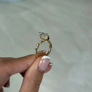 แหวนเพชรทรงมาร์ควิส ทองคำขาว คลาสสิก สำหรับผู้หญิง - Product Image 2