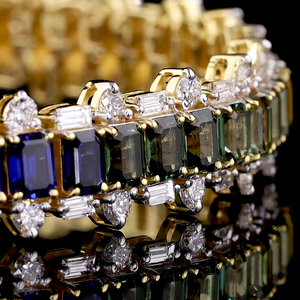 Vibrante pulsera de tenis arcoíris con detalles de esmeralda, zafiro y diamantes, cierre seguro, joyería de lujo para ocasiones elegantes. - Product Image 4