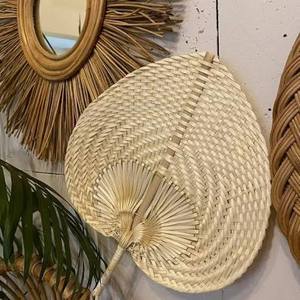 Éventail en bambou tissé et peint BLUE LOTUS, art décoratif traditionnel naturel, objet de collection pour la décoration de la maison, modèle Charlie Dinh - Product Image 3