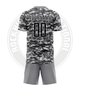 Ensemble d'uniformes de football modernes en tissu extensible durable, maillot et short pour l'entraînement, les matchs et le jeu quotidien - Product Image 5
