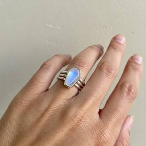 Anillo de plata de ley 925 con piedra lunar en forma de ataúd, joyería gótica hecha a mano para mujer, regalo - Product Image 5