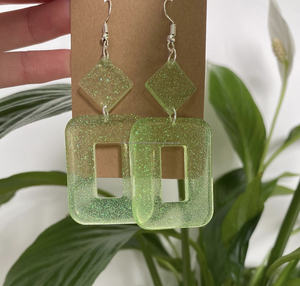 2024 nueva llegada joyería de moda barroca hecha a mano con cuentas pendientes largos de resina para mujer declaración pendientes colgantes de resina dorada - Product Image 2