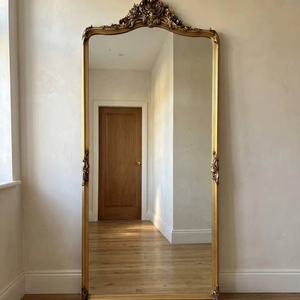 Espejo de pie antiguo dorado con marco ornamentado para dormitorio, sala de estar y decoración de interiores de lujo, procedente de la India. - Product Image 1