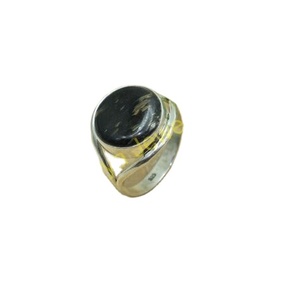 Bague en pierre précieuse Nuummite naturelle, bague en argent sterling 925, bague empilable faite à la main, Nuummite du Groenland - Product Image 1