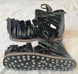 Sandalias Gladiador Romanas de Cuero Genuino Hechas a Mano con Suela de Encaje Griego Artesanal, Cómodas, Duraderas, Ligeras y Resistentes al Aire Libre - Product Image 2