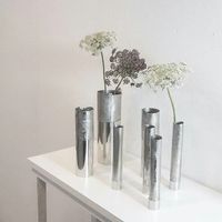 Meilleures ventes : Ensemble de vases à fleurs rustiques en métal magnétique, porte-tiges décoratifs faits à la main pour la décoration de table et de la maison