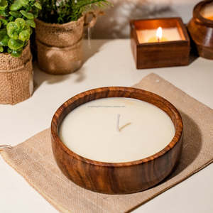 Vela perfumada de madera natural Cera de soja ecológica en un recipiente de madera hecho a mano Ideal para la decoración y el regalo del hogar relajante - Product Image 4