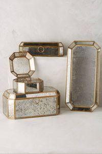 Minimalist <b>Black</b> Metal Jewelry Stand With Round Base And Geometric Design For Bedroom Storage - Product Image 5