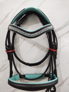 Bridon de course pour chevaux le plus vendu, durable, en cuir équestre avec harnais D.D. et quincaillerie S.S., rembourrage en cuir souple, type haltier. - Product Image 4