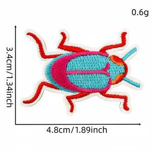 Patchs brodés personnalisés en gros, thermocollants, en forme de cœur, badges en tissu 3D pour chapeaux, sacs, vestes, vêtements DIY - Product Image 3