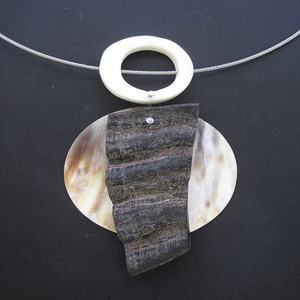 Ox Horn Natural Handmade Eco-Friendly Heart Shape <b>Christian</b> <b>Necklace</b> Fashionable Jewelry for Women's Wholesale Exports - Product Image 2