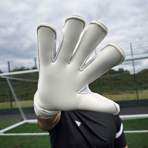 Gants de gardien de but de football Goalproof blancs et roses, impression par sublimation, matériau PU, antidérapants, respirants, protection des doigts, fermeture auto-agrippante - Product Image 2
