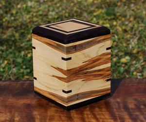 Urne funéraire en bois faite à la main avec incrustations décoratives, urnes funéraires en bois pour cendres humaines, boîte de rangement personnalisée pour adultes, urnes de crémation - Product Image 1
