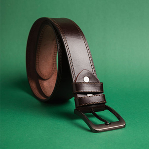 Ceintures en cuir véritable de luxe pour hommes, fabriquées en usine, ajustables, souples et décontractées avec boucle en acier, en provenance du Pakistan. - Product Image 2
