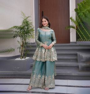 Trajes Sharara de Invierno Indio-Pakistaníes Punjabi, Ajustados, para Fiesta, de Georgette Sintético, con Bordado Pesado y Lentejuelas, Kurtis Sharara - Product Image 1