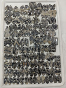 Hornblende Natural par cabujones mezcla forma y tamaño piedra de alta calidad Hornblende par piedras preciosas mejor calidad - Product Image 2