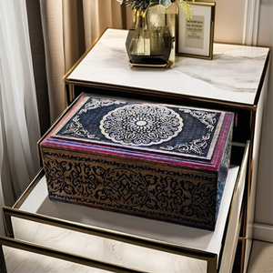 กล่องใส่เครื่องประดับไม้มะม่วงสลักลายเต็มใบ ขนาด 12.5 x 8.5 ซม. สำหรับสั่งซื้อจำนวนมาก กล่องไม้ขัดเงาสีทองและสีแดง กล่องจัดระเบียบเครื่องประดับไม้ - Product Image 1