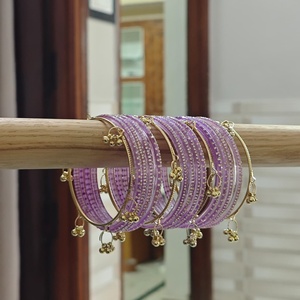 ชุดกำไลข้อมือแก้วคริสตัลลายกุนโกรว์แบบแคชเมียร์สีลาเวนเดอร์สุดหรู ทำด้วยมือแบบดั้งเดิมสำหรับเจ้าสาวอินเดีย เครื่องประดับงานแต่งงานสำหรับผู้หญิง สีทอง - Product Image 3