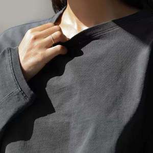 Conjunto de Ropa Urbana Corta para Mujer, Corte Regular, Color Sólido, con Logotipo Bordado en Algodón, Precio de Fábrica OEM para Compradores Estadounidenses - Product Image 2