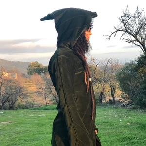 เสื้อแจ็คเก็ตฮู้ดทรงพิกซี่ยาว ลายใบไม้สไตล์เอลฟ์ เสื้อคลุมโบฮีเมียนสำหรับงานเทศกาล น้ำหนักเบา แรงบันดาลใจจากแฟนตาซี พร้อมกระเป๋า - Product Image 1