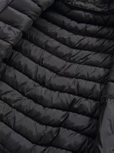 Blouson matelassé tendance personnalisé avec couleur True Tone, taille et logo sur mesure, collection hiver, blouson matelassé à capuche avec blocs de couleur - Product Image 4