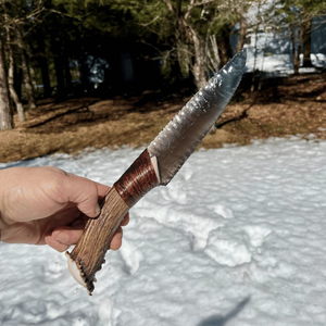 Couteau de chasse/camping en acier Damas forgé, finition artisanale, manche en bois et corne de cerf, service OEM accepté, cadeau idéal pour les partenaires - Product Image 6