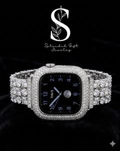 Boîtier de protection en argent entièrement orné de zircone baguette et de diamants de laboratoire pour Apple Watch Series, unisexe et tendance - Product Image 1