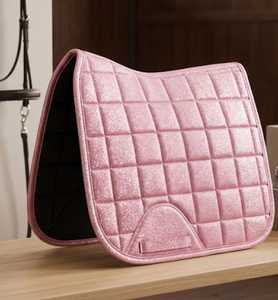 แผ่นรองอานม้าสีชมพูวิบวับหรูหรา ระบายอากาศได้ดี กันลื่น ผ้าห่มอานม้าแบบอังกฤษ คุณภาพพรีเมียม พร้อมลายควิลท์ อุปกรณ์ขี่ม้า - Product Image 2