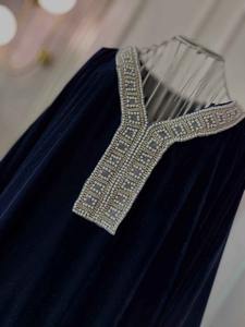 Abaya en velours personnalisée, nouvelle collection automne-hiver, style islamique de Dubaï, ample, pour femmes, en polyester, anti-statique - Product Image 4