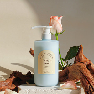 Lotion pour le corps parfumée Daily Comma Belle De Parfum 500ml avec racine de sauge pour femmes, utilisation matin, soir et après-midi, tous types de peau - Product Image 2