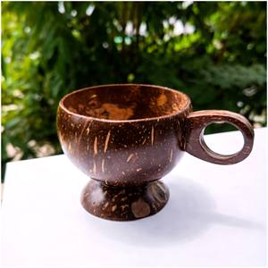 Taza de Cáscara de Coco con Textura Natural y Diseño Moderno Minimalista para Uso Sostenible en Cocina y Comedor - Product Image 1