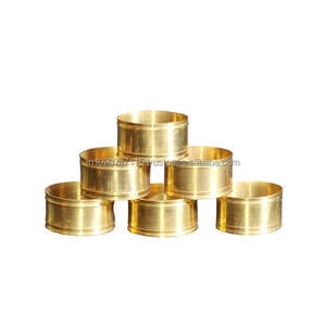 Exquis rond de serviette en métal de luxe avec des accents de perles pour des dîners romantiques aux chandelles ou des fêtes de fiançailles - Product Image 1