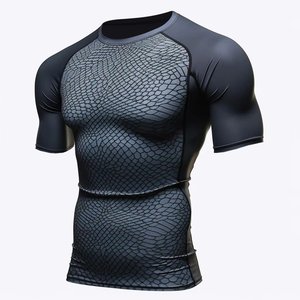 เสื้อรัดกล้ามเนื้อคุณภาพสูงสำหรับบราซิลเลียนยิวยิตสูและ MMA ออกแบบเองได้สำหรับผู้ชาย แขนสั้น พิมพ์ลายด้วยความร้อน ผ้าโพลีเอสเตอร์ 100% - Product Image 3