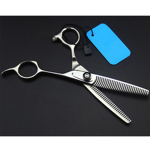 Ciseaux de coiffure professionnels Aqdas Industries en acier inoxydable 440C de 6 pouces pour droitiers, pour la coupe de cheveux et l'utilisation par les coiffeurs - Product Image 2