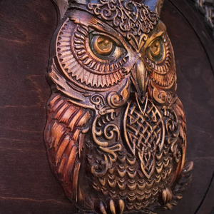 Bouclier rond en bois traditionnel viking, artisanat inspiré du monde nordique, fait main, pour usage décoratif et événements costumés - Product Image 4