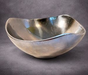 Corbeille à fruits sur pied en acier inoxydable argenté brossé, faite à la main, avec bord côtelé, plat décoratif rond pour centre de table - Product Image 1