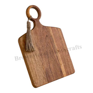 Planche à découper en bois d'acacia massif Design non glissant avec pompon décoratif pour la cuisine et le restaurant à bon prix - Product Image 3