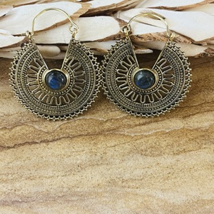 Pendientes Geométricos Bohemios de Labradorita de Venta Caliente, Joyería Tribal de Aro de Latón para Mujer, Acabado de Latón Antiguo, Mandala Étnico al por Mayor - Product Image 3