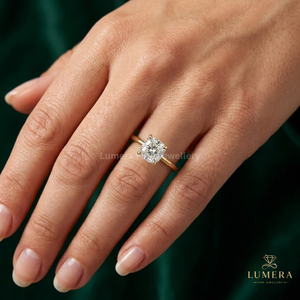 Anillo de compromiso solitario con diamante brillante cultivado en laboratorio, engaste de cuatro puntas, banda de oro macizo elegante, engaste tipo catedral, certificado IGI - Product Image 1