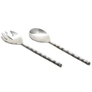 Juego de servicio de ensaladas de alta calidad, conjunto de servicio de comida de acero inoxidable con mango hecho a mano en relieve - Product Image 1