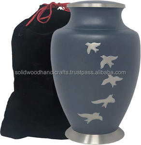 Urnas Funerarias Decorativas de Latón de Alta Calidad, Urnas Hechas a Mano para Hombres y Mujeres - Product Image 1