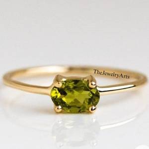 Minimalistischer Peridot-Ring mit ovalem Schliff, grünem Edelstein, 925er Sterlingsilber, zierlicher handgefertigter Schmuck, Geburtsstein August, Verlobungsring - Product Image 3