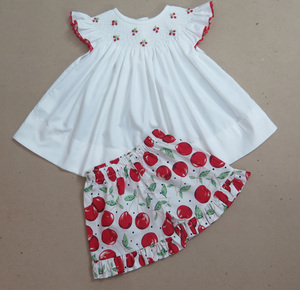 Robe pour bébé fille en coton blanc à manches bouffantes, brodée de cerises, style smocké, pour fête ou occasion décontractée - Product Image 5