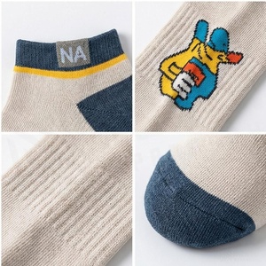 Chaussettes de sport respirantes bleues à motif géométrique pour adultes – Collection Printemps - Product Image 4