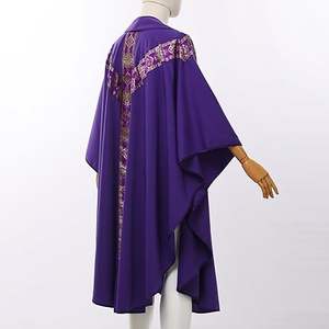 Túnicas de clérigo vintage moradas al por mayor, personalizadas OEM para hombres, sacerdotes, pastores, celebrantes, casullas, batas y vestimentas. - Product Image 4