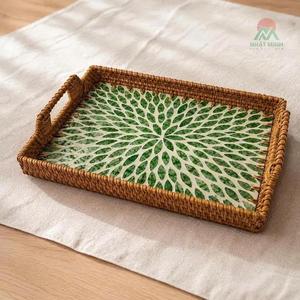 Plateau de service en rotin tressé à la main avec incrustation de nacre, style bohème pour la décoration intérieure. - Product Image 2