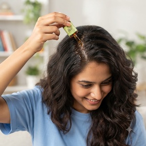 Huile de croissance capillaire en gros – Huile capillaire biologique à base de plantes pour hommes et femmes – Romarin, Amla et Ricin – Marque privée OEM - Product Image 2