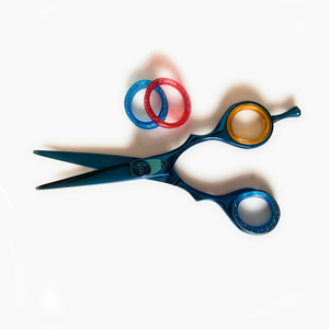 Ciseaux de coiffure professionnels faits à la main, marque privée, en acier inoxydable, manches en céramique, pliables, long manche, haute qualité - Product Image 2