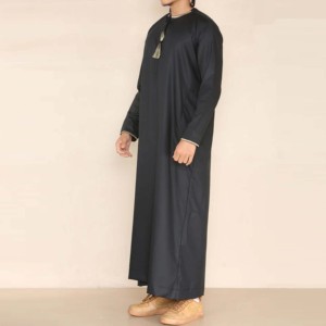 2025 Customized Black Polyester Robes for <b>Men</b> Traditional Islamic Clothing Lightweight Breathable Vintage Floor Length Long - Product Image 2